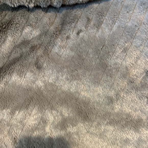 Faux fur poncho - Picture 3 of 3